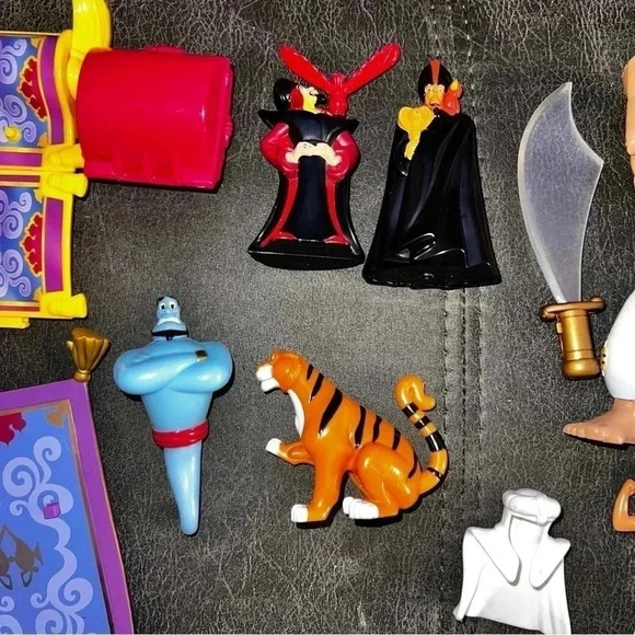 Disney Aladdin Genie Jafar Raja 1990's Action Figure Lot of 10 + Vintage Toys - Picture 3 of 4